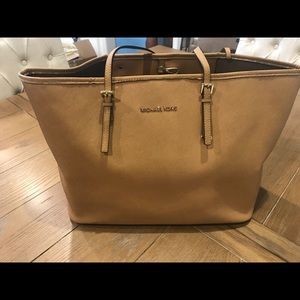 Michael Kors Jet Set Tote